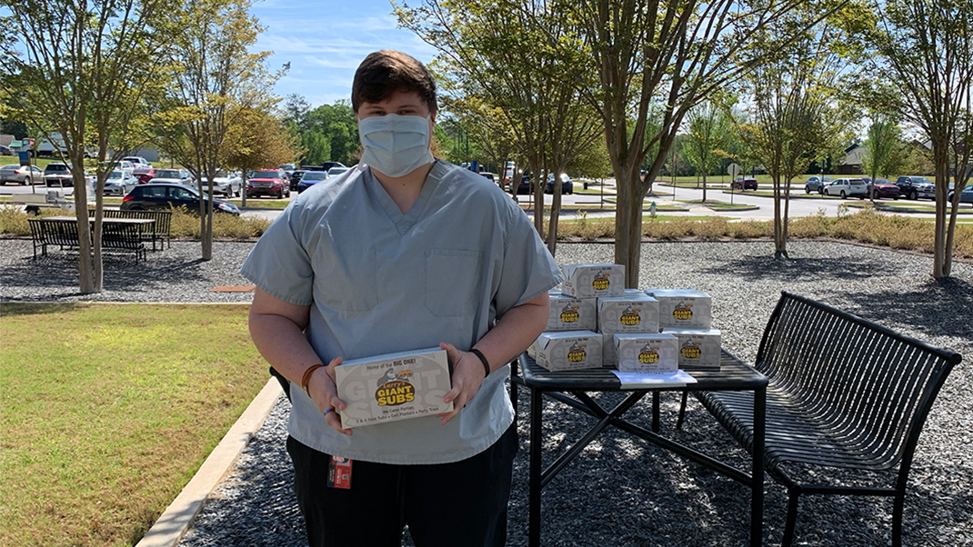 Matthew Stafford, wife Kelly donating meals to hospital workers