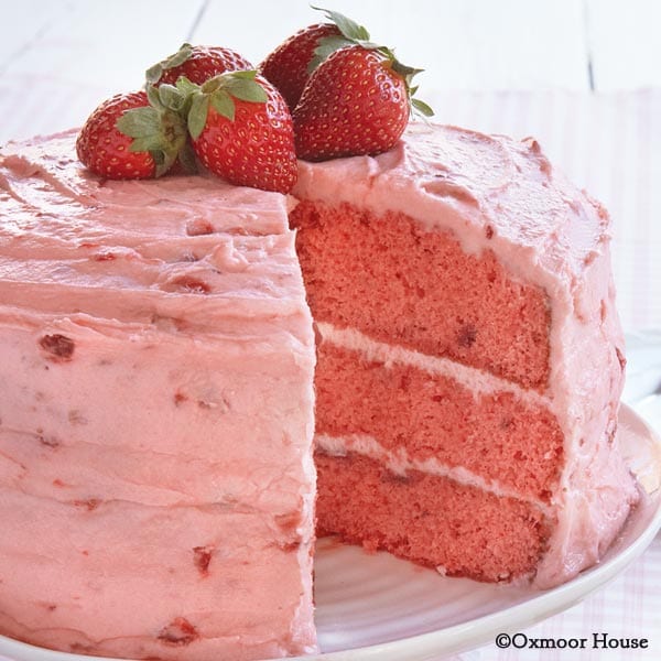 Southern Strawberry Cake | Easy and Fresh| www.SisterDIY.com